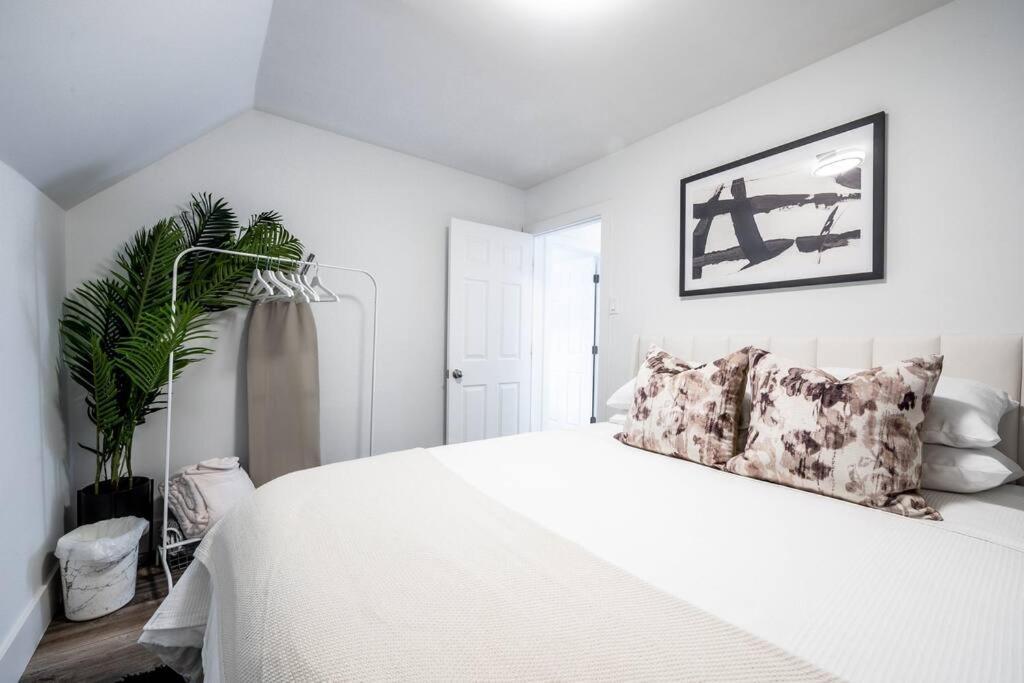 Luxury Stylish Home, Walk To Falls, Fire Pit&More Niagara Falls Ngoại thất bức ảnh