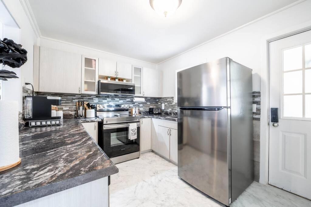 Luxury Stylish Home, Walk To Falls, Fire Pit&More Niagara Falls Ngoại thất bức ảnh