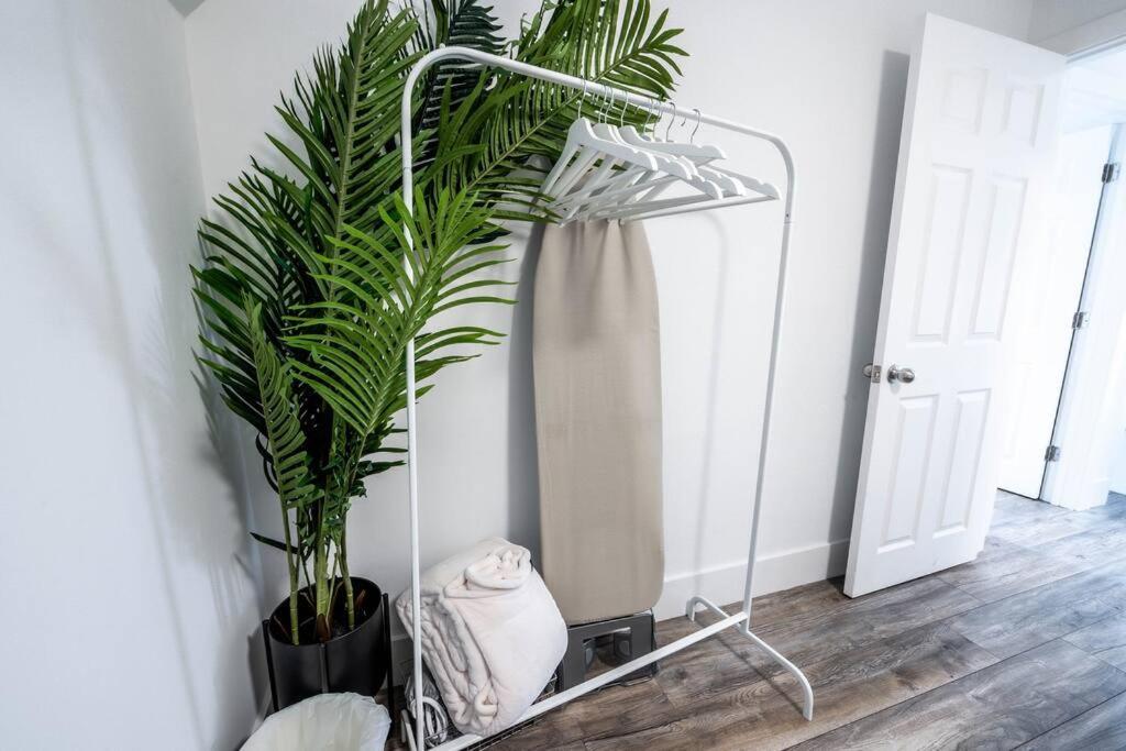 Luxury Stylish Home, Walk To Falls, Fire Pit&More Niagara Falls Ngoại thất bức ảnh