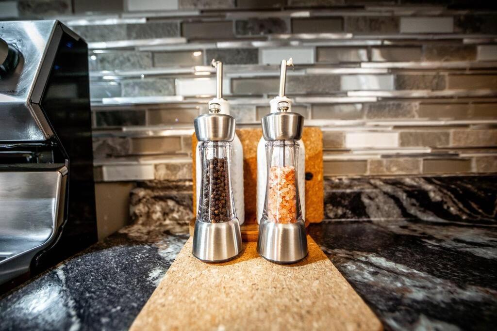 Luxury Stylish Home, Walk To Falls, Fire Pit&More Niagara Falls Ngoại thất bức ảnh