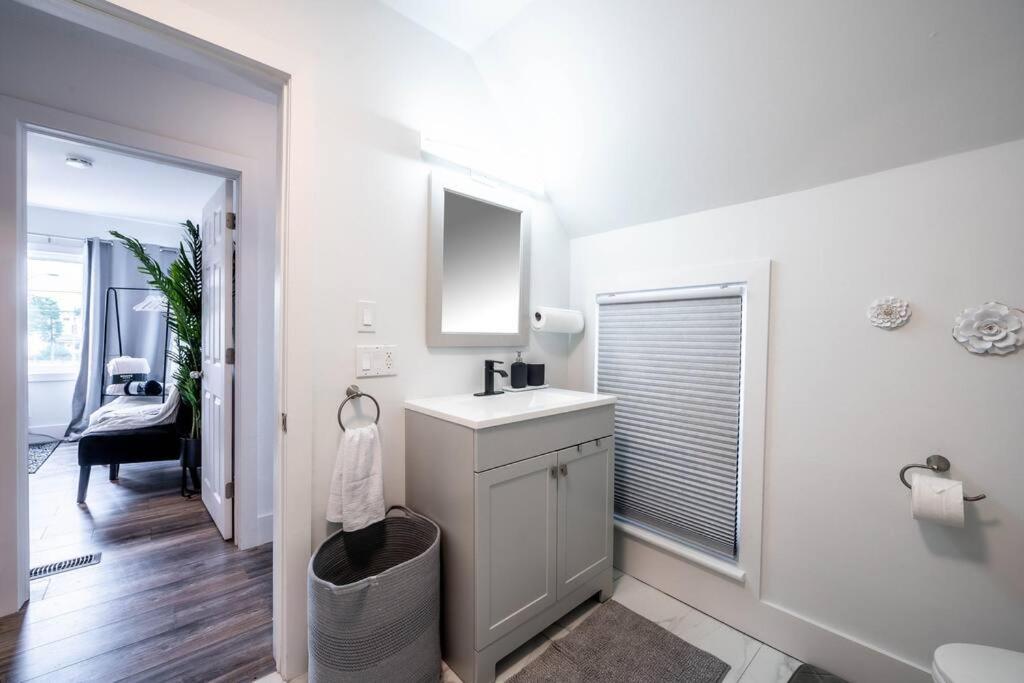 Luxury Stylish Home, Walk To Falls, Fire Pit&More Niagara Falls Ngoại thất bức ảnh