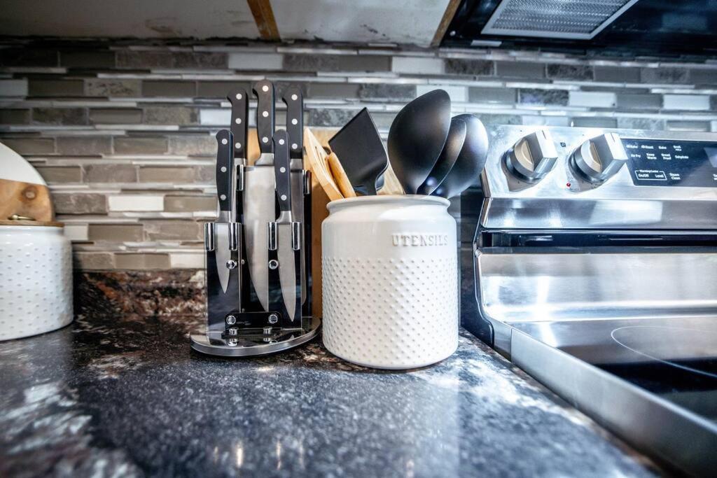 Luxury Stylish Home, Walk To Falls, Fire Pit&More Niagara Falls Ngoại thất bức ảnh