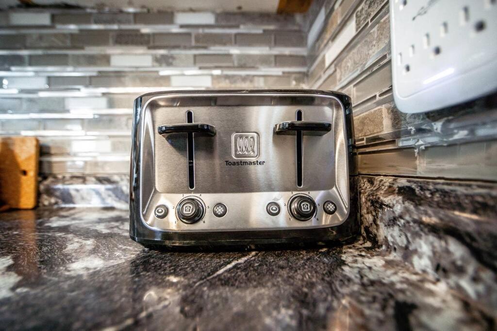 Luxury Stylish Home, Walk To Falls, Fire Pit&More Niagara Falls Ngoại thất bức ảnh