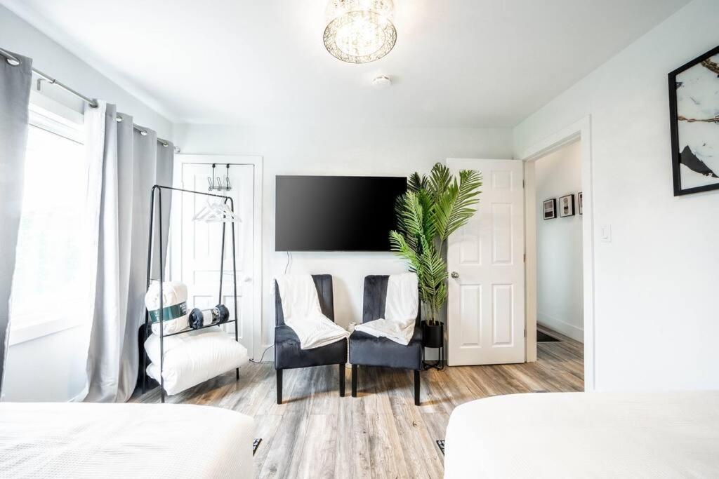 Luxury Stylish Home, Walk To Falls, Fire Pit&More Niagara Falls Ngoại thất bức ảnh
