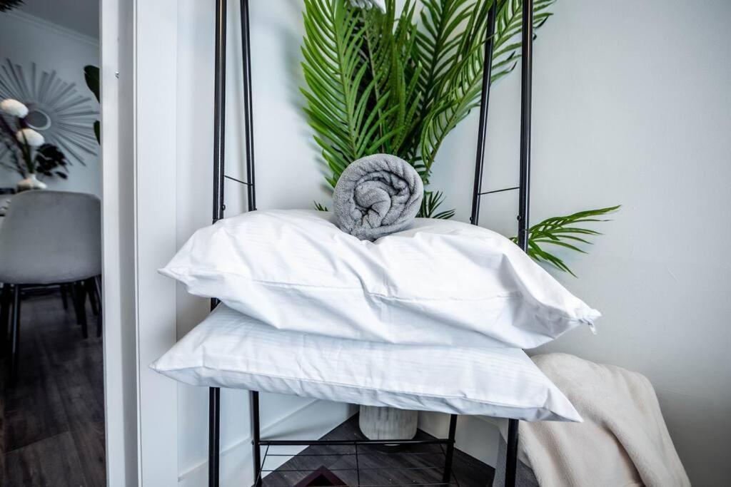 Luxury Stylish Home, Walk To Falls, Fire Pit&More Niagara Falls Ngoại thất bức ảnh