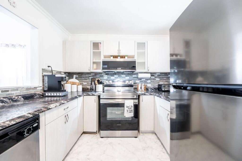 Luxury Stylish Home, Walk To Falls, Fire Pit&More Niagara Falls Ngoại thất bức ảnh