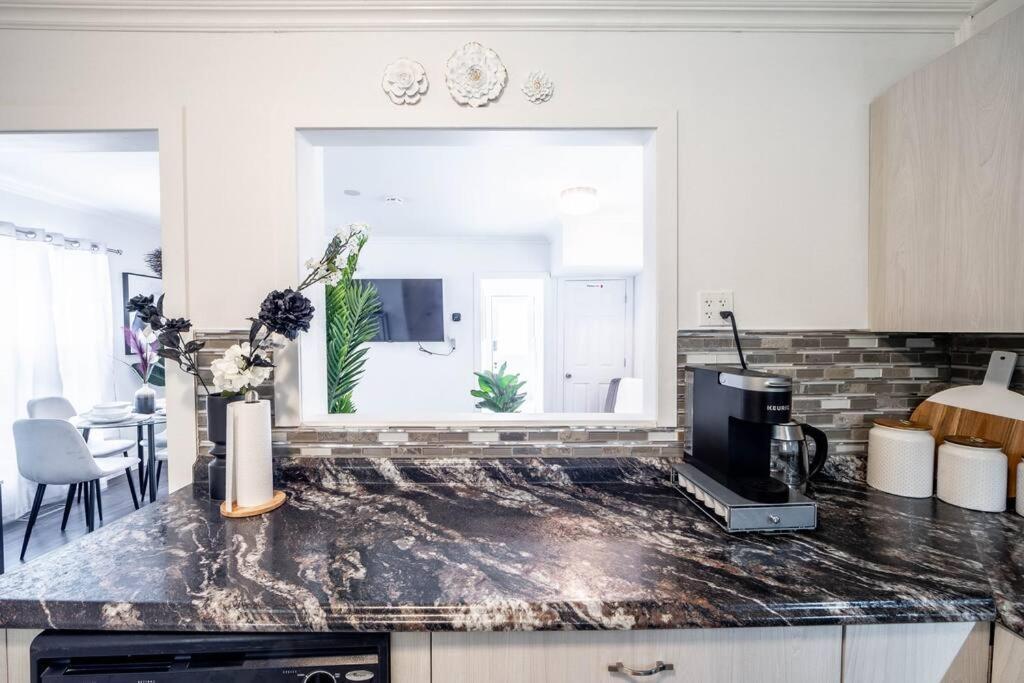 Luxury Stylish Home, Walk To Falls, Fire Pit&More Niagara Falls Ngoại thất bức ảnh