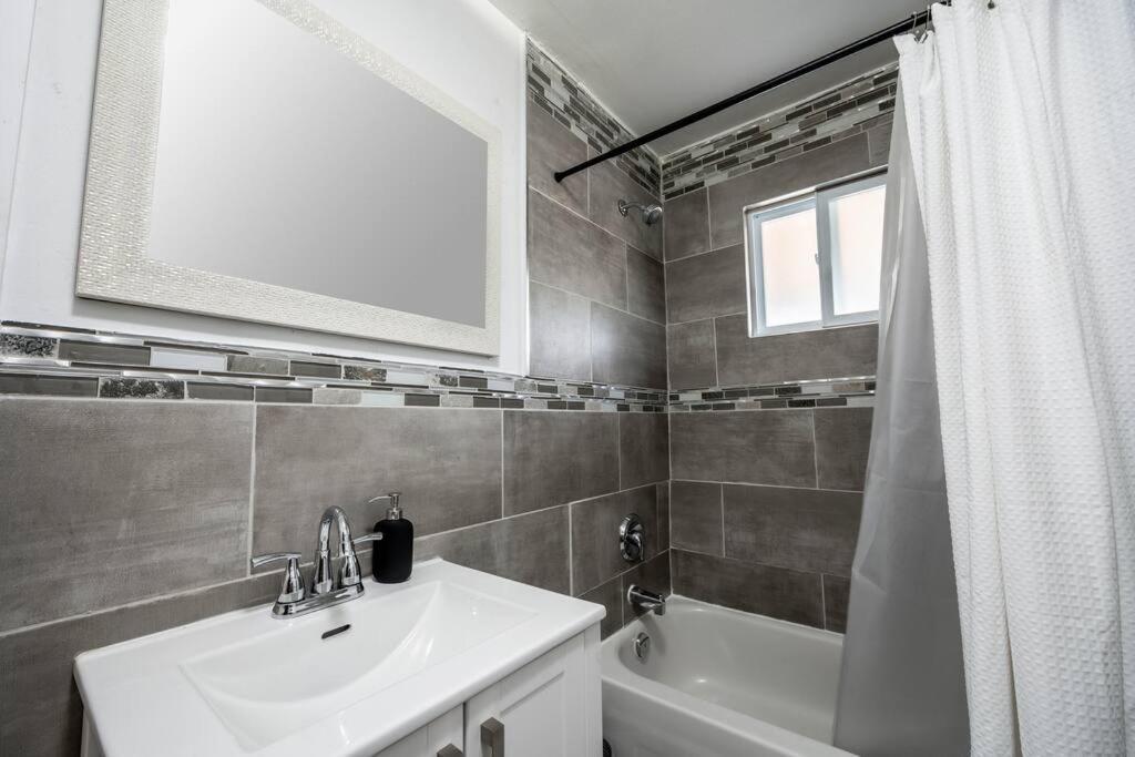 Luxury Stylish Home, Walk To Falls, Fire Pit&More Niagara Falls Ngoại thất bức ảnh